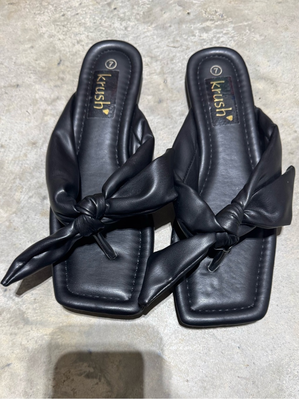 Krush Black Knotted Toe-Post Slide Sandals Soft Faux Leather Size 7